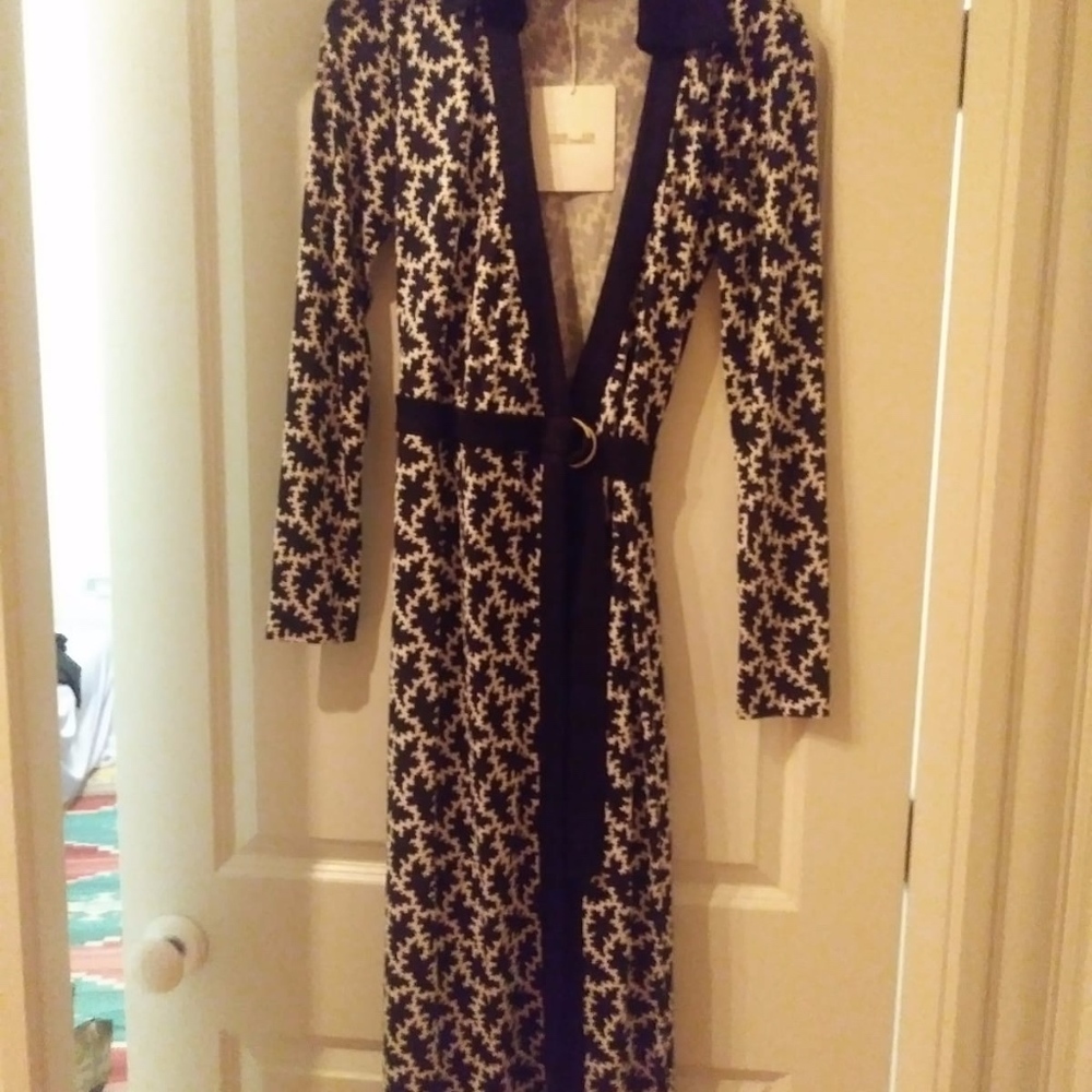 NWT DVF Printed D Ring Wrap - Size 6